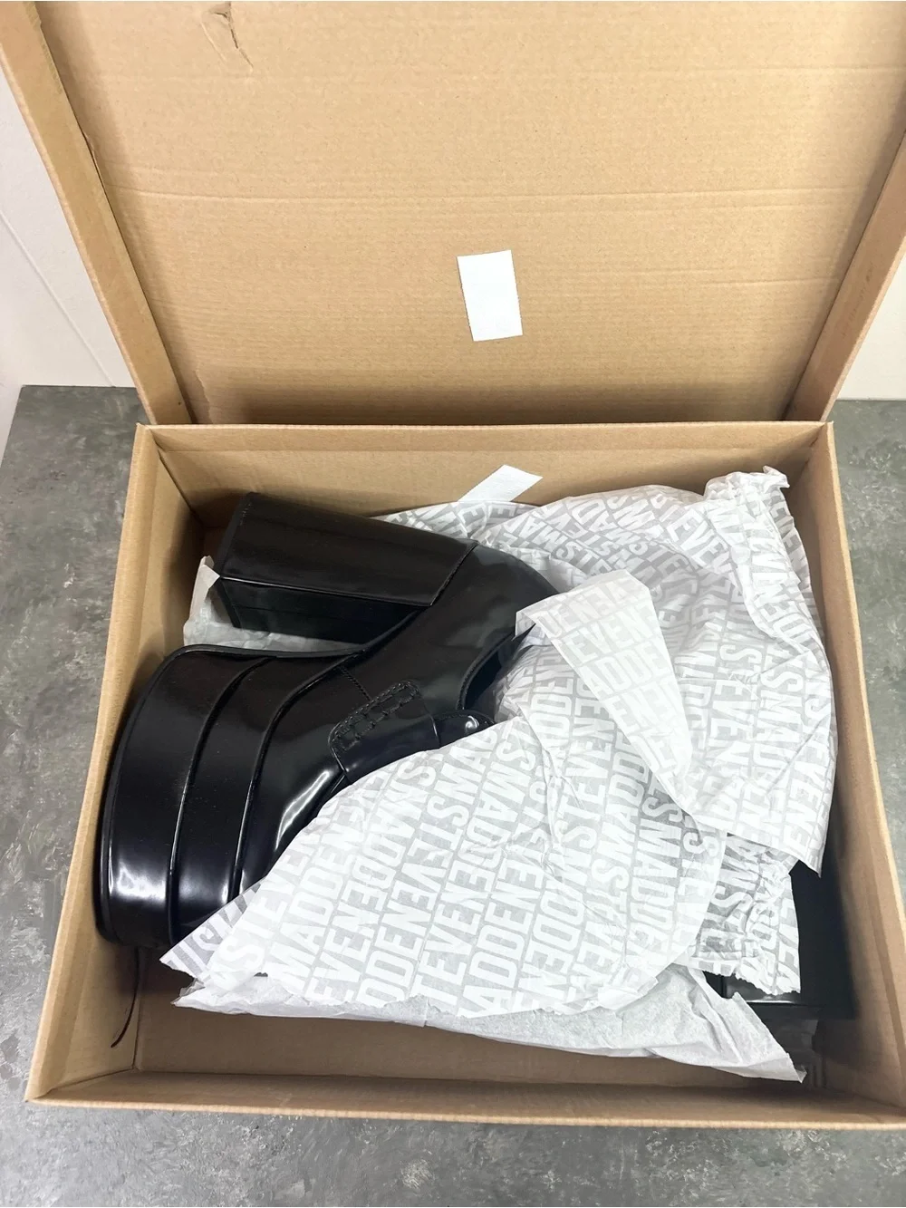 Steve Madden new box
